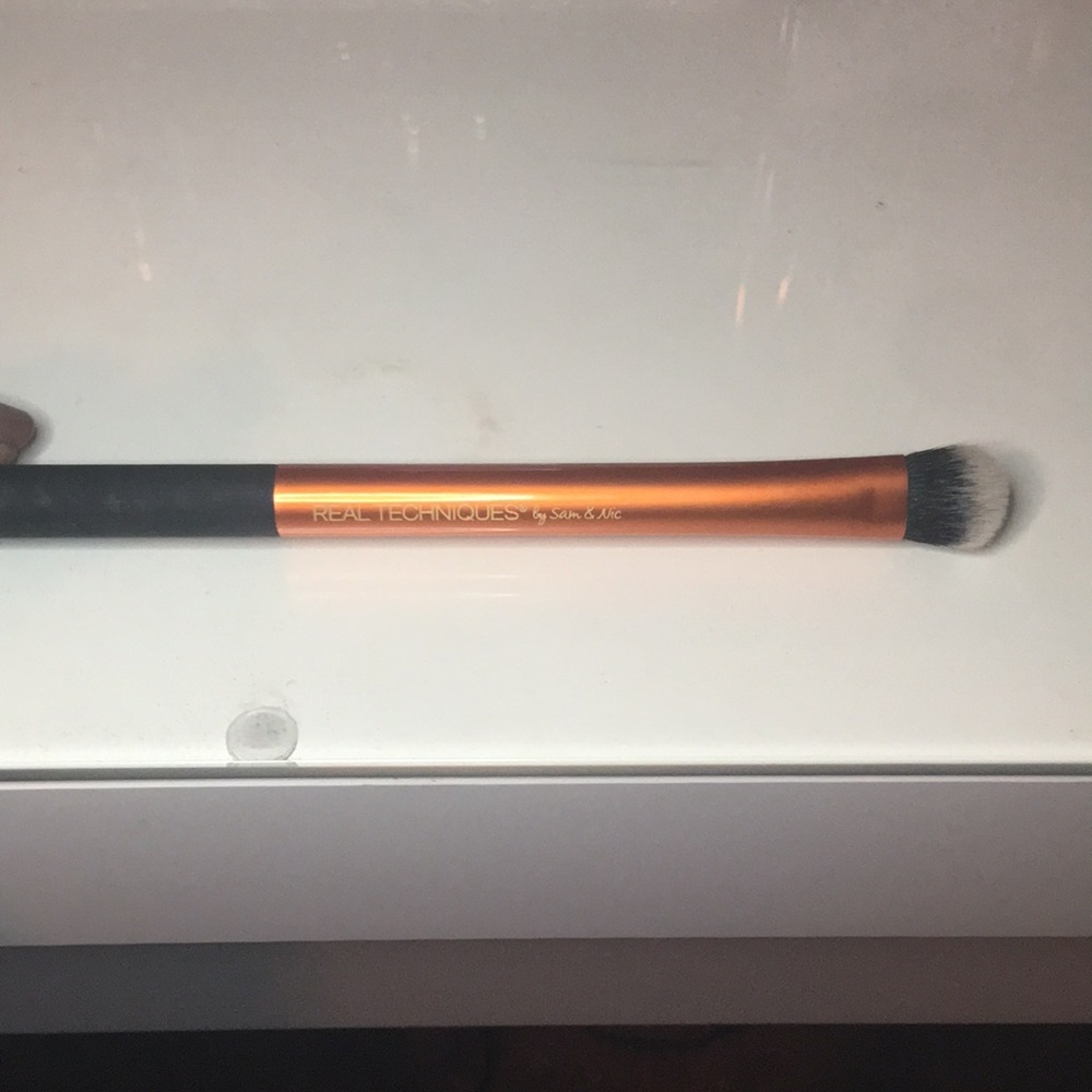 ***Last Chance*** Real Techniques Concealer Brush - Picture 1 of 3